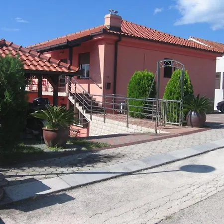 Igor 22 Pax Apartment *