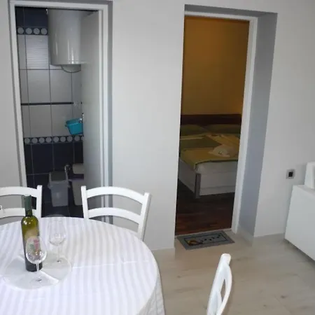 Igor 22 Pax Apartment *