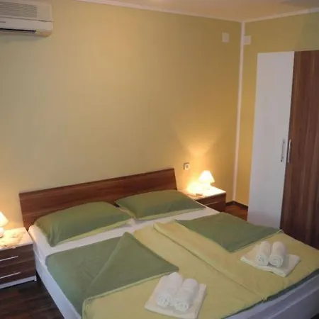 Igor 22 Pax Apartment *